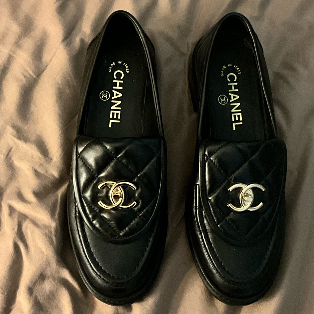 CHANEL Black loafers 38